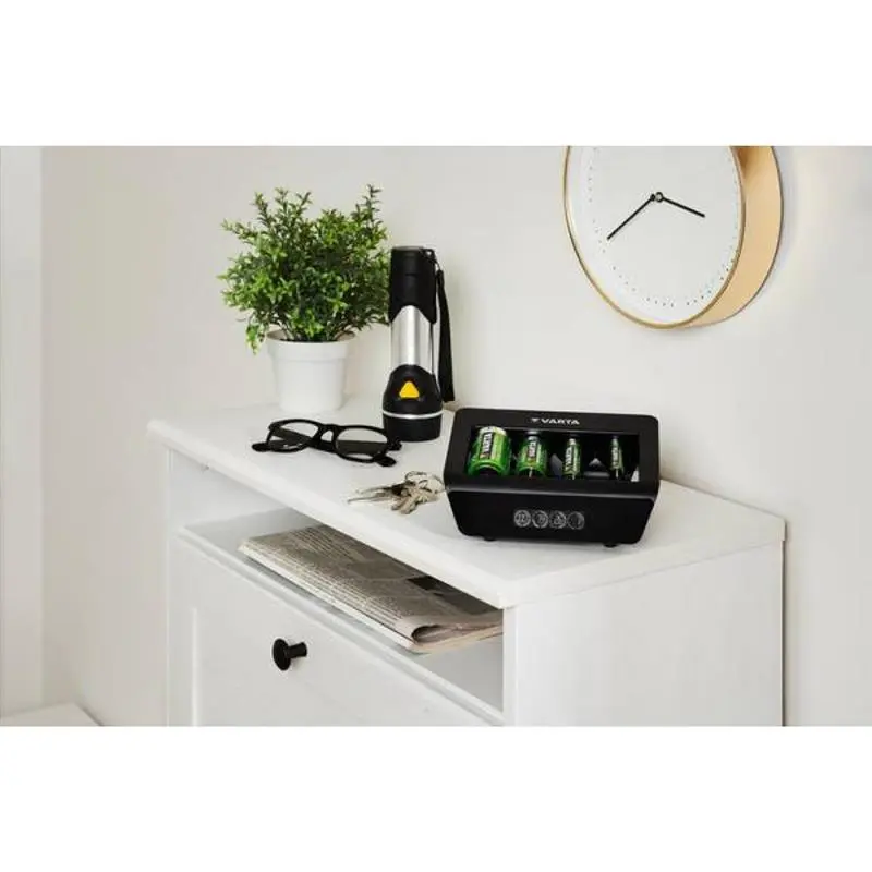 Зарядний пристрій Varta LCD Universal Charger + Зарядний пристрій Varta LCD Universal Charger +