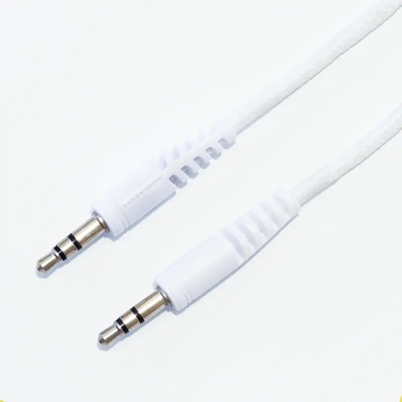 Кабель Xqisit Audio Cable 3.5 мм - 3.5 мм (M/M), 1.2 м, White (4029948026954) Кабель Xqisit Audio Cable 3.5 мм - 3.5 мм (M/M), 1.2 м, White (4029948026954)