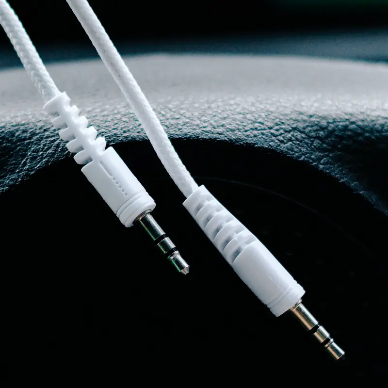 Кабель Xqisit Audio Cable 3.5 мм - 3.5 мм (M/M), 1.2 м, White (4029948026954) Кабель Xqisit Audio Cable 3.5 мм - 3.5 мм (M/M), 1.2 м, White (4029948026954)