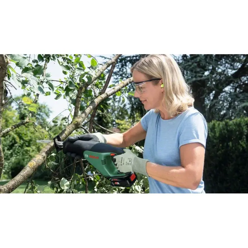 Шабельна пила Bosch AdvancedRecip 18 (18 В, 2.5 А*год, 3100 ход/хв) (06033B2401) Шабельна пила Bosch AdvancedRecip 18 (18 В, 2.5 А*год, 3100 ход/хв) (06033B2401)