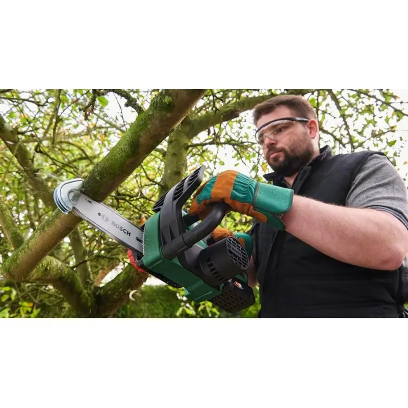 Акумуляторна ланцюгова пила Bosch UniversalChain 18 (18 В, 2.5 А*год, 200 мм) (06008B8000) Акумуляторна ланцюгова пила Bosch UniversalChain 18 (18 В, 2.5 А*год, 200 мм) (06008B8000)