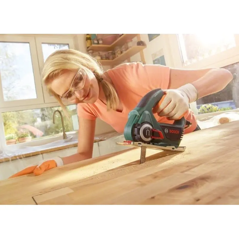 Пила ланцюгова Bosch EasyCut 50 (500 Вт, 50 мм) (06033C8020) Пила ланцюгова Bosch EasyCut 50 (500 Вт, 50 мм) (06033C8020)