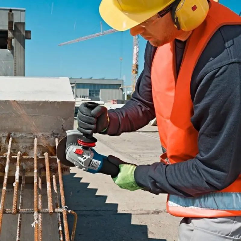 Акумуляторна кутова шліфмашина Bosch GWS 18V-10 (2х18 В, 5 А*год) (06019J4004) Акумуляторна кутова шліфмашина Bosch GWS 18V-10 (2х18 В, 5 А*год) (06019J4004)