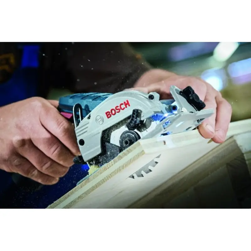Акумуляторна дискова пила Bosch GKS 12V-26 (12 В, 2 А*ч, 85 мм) (0615990M41) Акумуляторна дискова пила Bosch GKS 12V-26 (12 В, 2 А*ч, 85 мм) (0615990M41)