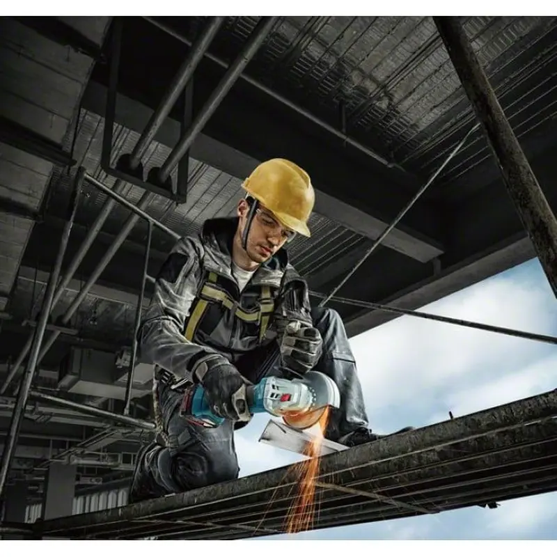 Акумуляторна кутова шліфмашина Bosch GWS 180-LI Professional (18 В, 4 А*год, 125 мм) (06019H9025) Акумуляторна кутова шліфмашина Bosch GWS 180-LI Professional (18 В, 4 А*год, 125 мм) (06019H9025)