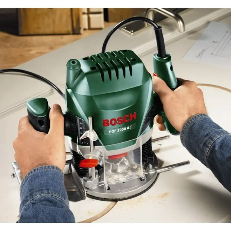 Фрезер Bosch POF 1200 AE (1200 Вт) (060326A100) Фрезер Bosch POF 1200 AE (1200 Вт) (060326A100)