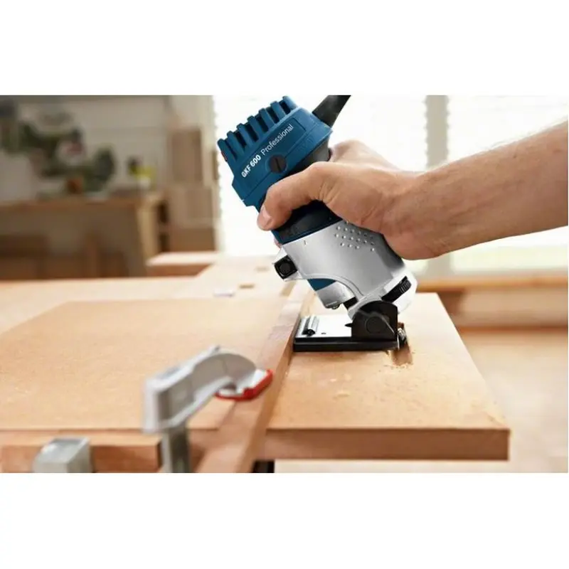 Фрезер кромковий Bosch GKF 600 Professional (600 Вт) (060160A100) Фрезер кромковий Bosch GKF 600 Professional (600 Вт) (060160A100)
