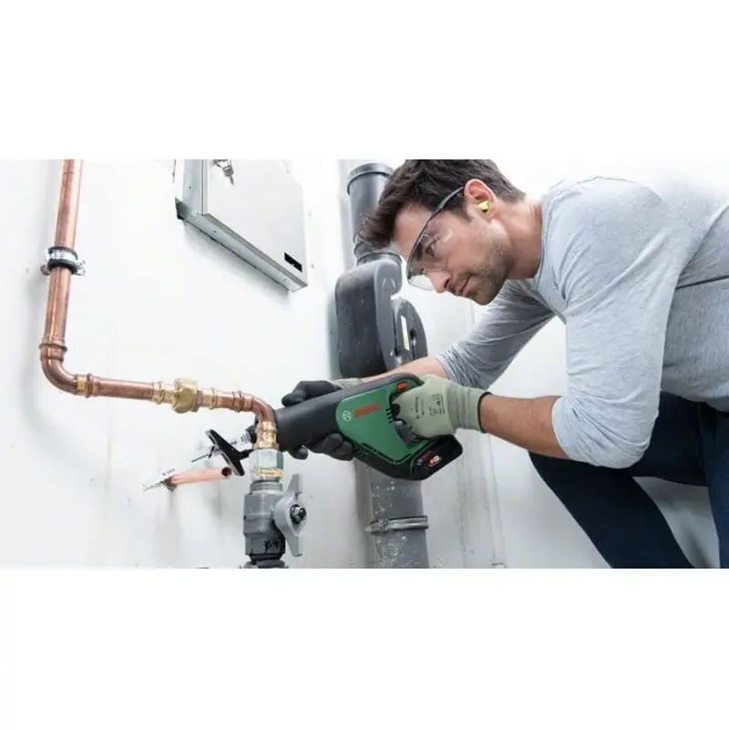 Шабельна пила Bosch AdvancedRecip 18 (18 В, 2.5 А*год, 3100 ход/хв) (06033B2401) Шабельна пила Bosch AdvancedRecip 18 (18 В, 2.5 А*год, 3100 ход/хв) (06033B2401)