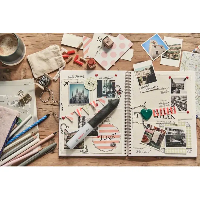 Акумуляторна клейова ручка Bosch Gluey Lagoon Blue (1.2 В, 2х2.1 А*ч, 150°C) (06032A2104) Акумуляторна клейова ручка Bosch Gluey Lagoon Blue (1.2 В, 2х2.1 А*ч, 150°C) (06032A2104)