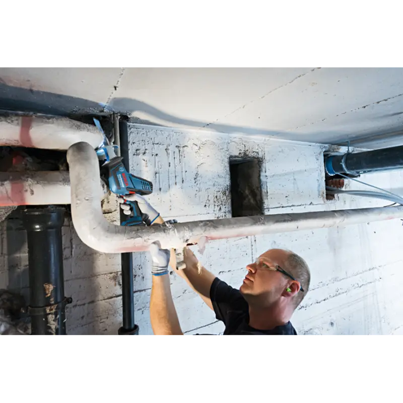 Акумуляторна сабельна пила Bosch GSA 18 V-LI (18 В, 4 A*год, 3050 ход/хв) (0615990M3Y) Акумуляторна сабельна пила Bosch GSA 18 V-LI (18 В, 4 A*год, 3050 ход/хв) (0615990M3Y)