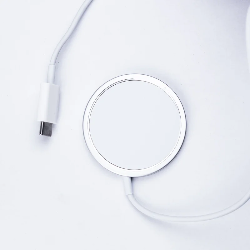 Бездротовий зарядний пристрій magsafe