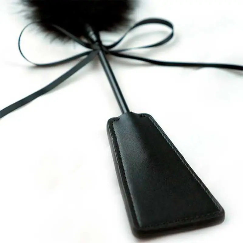 Чорна пір'їнка зі шльопалкою - Чорний - Садо-мазо Чорна пір'їнка зі шльопалкою - Чорний - Садо-мазо