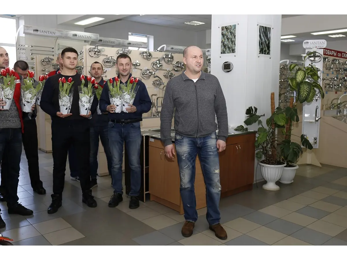 Мужчины SANTAN поздравили своих коллег с 8 Марта!