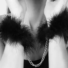 Bijoux Indiscrets Za za zu - feahter handcuffs - Пушистые наручники