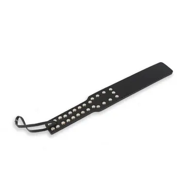 Шлепалка с заклепками, черная Шлепалка с заклепками, черная