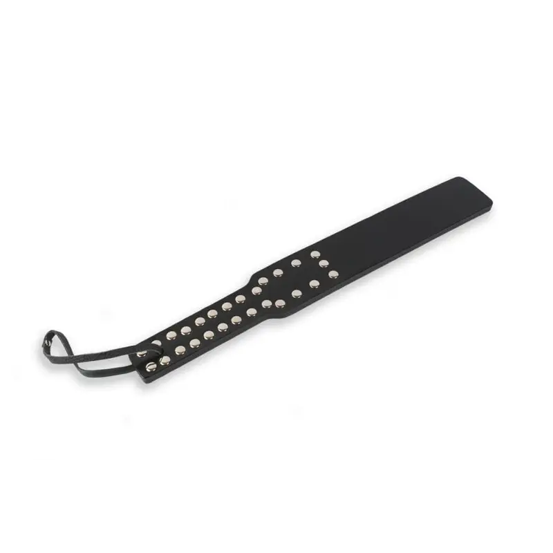 Шлепалка с заклепками, черная Шлепалка с заклепками, черная