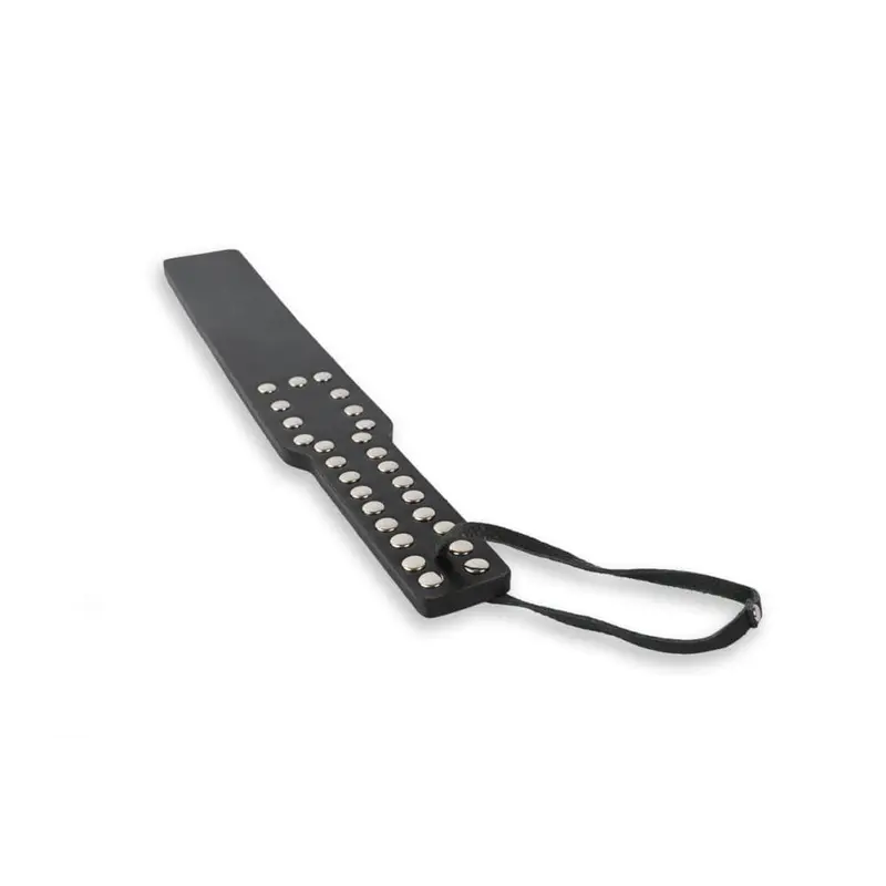 Шлепалка с заклепками, черная Шлепалка с заклепками, черная