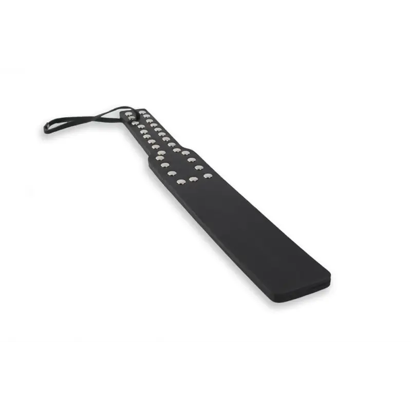 Шлепалка с заклепками, черная Шлепалка с заклепками, черная