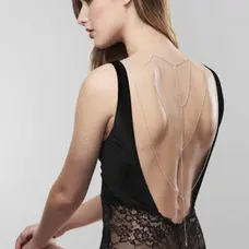 Bijoux Indiscrets Magnifique Back and Cleavage Chain - Ланцюжок для спини прикраса для тіла, (сріблястий)