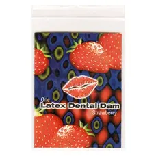 Салфетка для орального секса Trustex Strawberry Latex Dental Dams со вкусом клубники, 1 шт