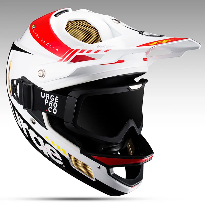 Шлем Urge Archi-Enduro RR + бело-черный M (57-58см) Шлем Urge Archi-Enduro RR + бело-черный M (57-58см)