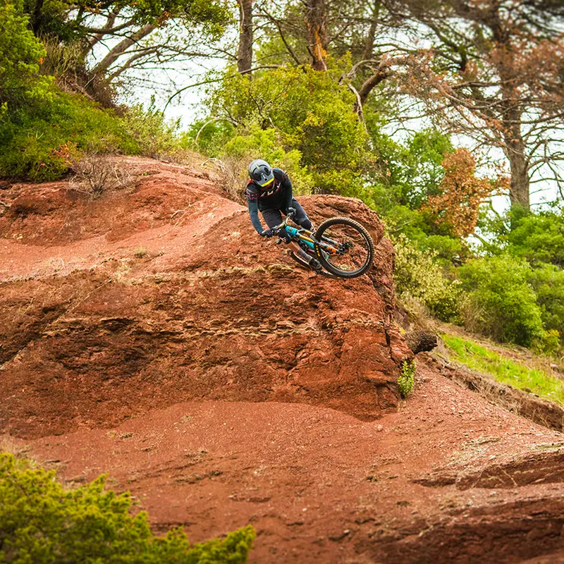 Шлем Urge Archi-Enduro бело-черный S (55-56см) Шлем Urge Archi-Enduro бело-черный S (55-56см)