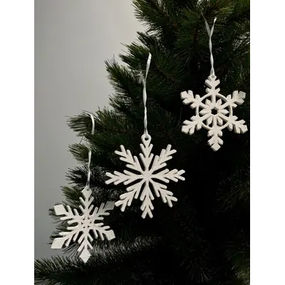 Підвіски декоративні House of Seasons Сніжинки, 3 види в асорт, дерево, 10 см, колір білий