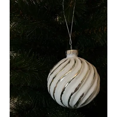 Ялинкова скляна кулька "Chomik" Ø 8 см, рельєф хвилястий, біло-срібляста